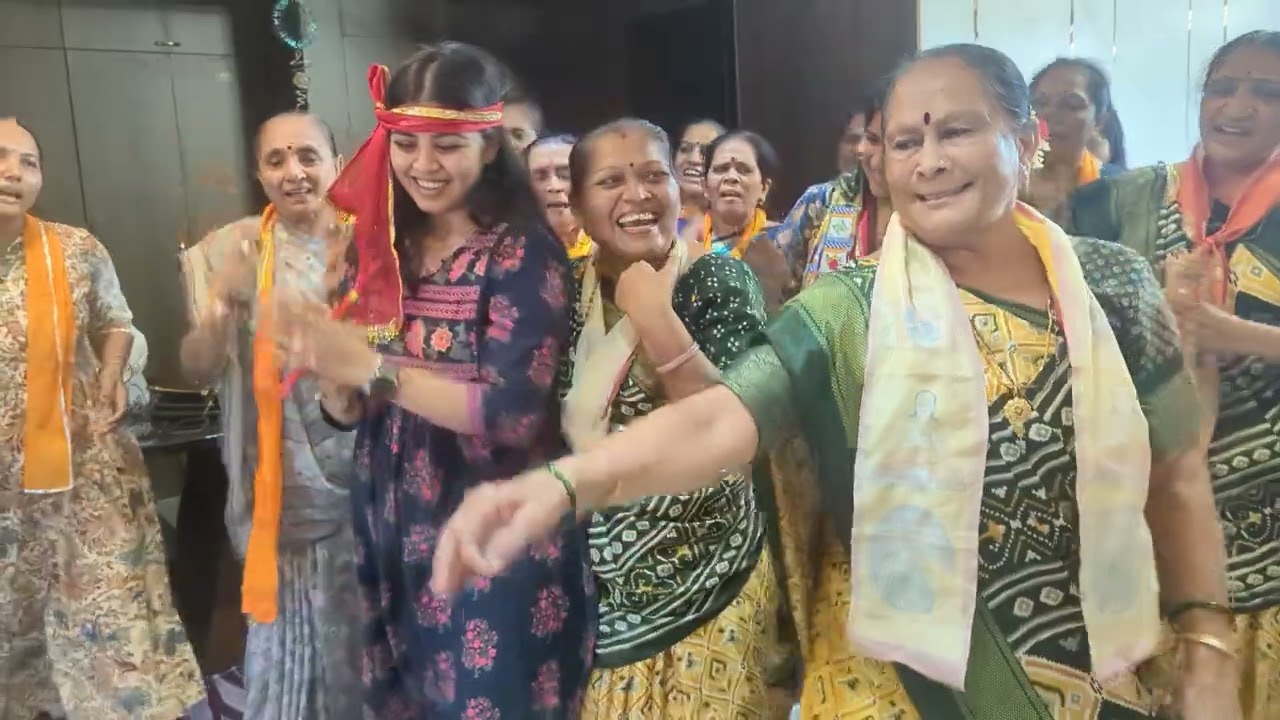 ત્રણ કીર્તન લખેલછે🌹પુષ્ટિમાર્ગમાં જોયા રે🌹આપુ સોનાના દાંડિયા🌹રાધે તું રાધે રાધે તું રાધે🌹રમાબેન વાણી