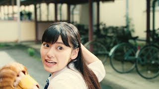 池田朱那、制服姿で速球投げた！