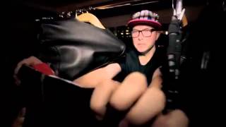 NaZaAvRiL:AvrilTV  Webisode 3