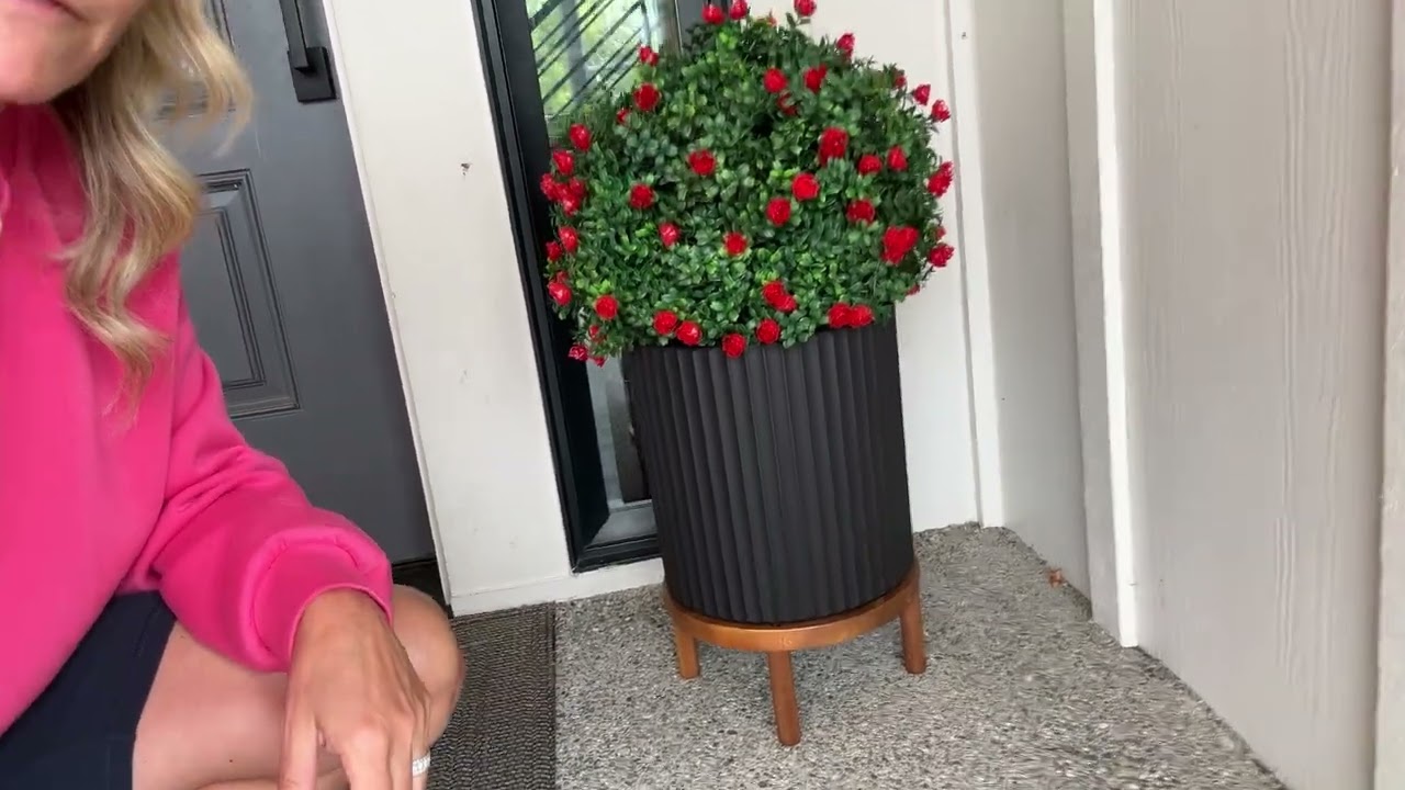 Easy to assemble indoor/outdoor planters! 