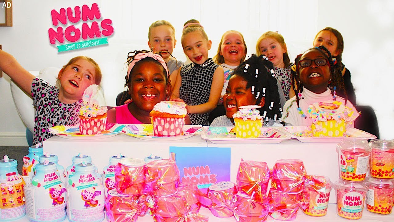 Cupcake Decorating Challenge with Num Noms!