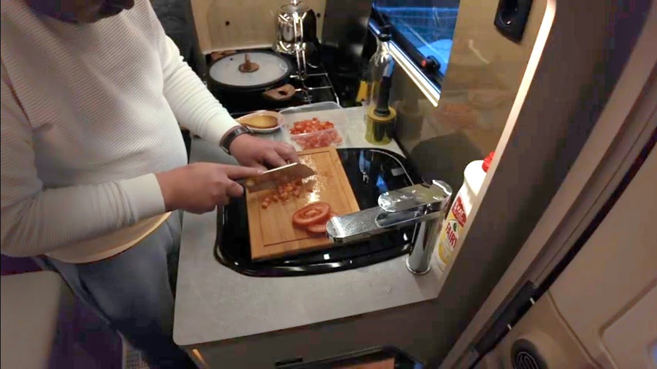 ESCAPİNG THE CİTY:ONE PEACEFUL NİGHT İN OUR CARAVAN