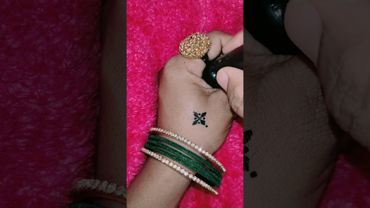 Stylish bindi for girls 