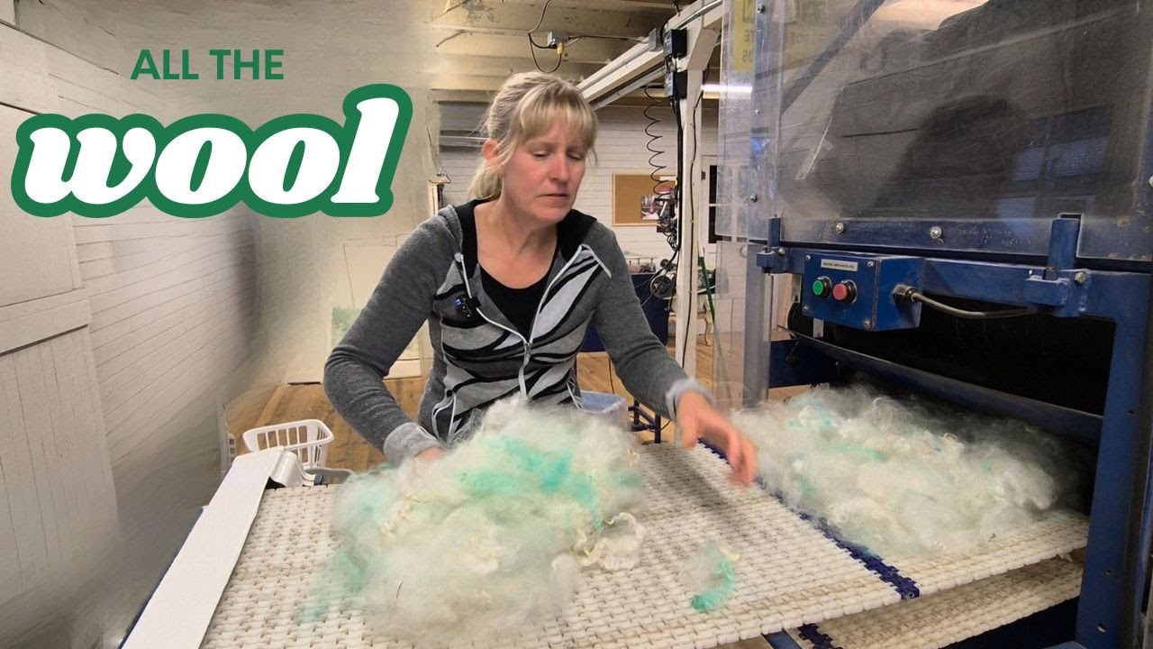 Ручное прядение для вязания. Кардочесание шерсти и мохера. Ручное прядение пряжи на прялке.