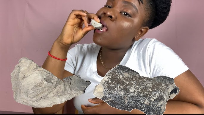ASMR AFRICAN CLAY EATING / LOUD CRUNCHING AND LIP SMACKING 