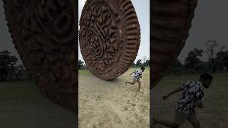 A GIANT OREO IS FOLLOWING ME 😭🍪 HELP ASAP! #giant #biscuit #vfx #cgi #blender #3d #shorts