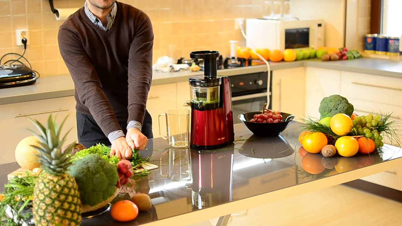 Hurom HG stoarce iarba de grau, salata verde si broccoli