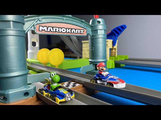 Hot Wheels Mario Kart Circuit Lite Track Set with 1:64 Scale Toy