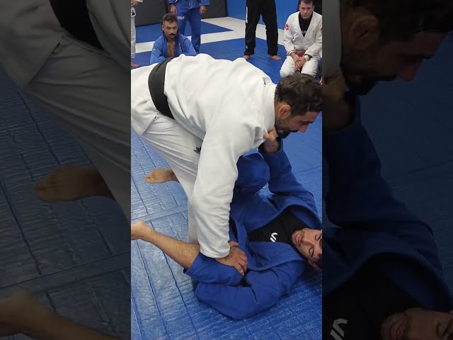 Leandro Lo's World Famous Knee Cut! class=