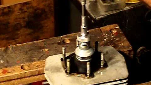 Deglazing a 2 stroke cylinder