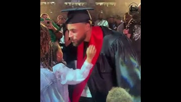 Davidson put on a special graduation ceremony for Stephen Curry ❤️