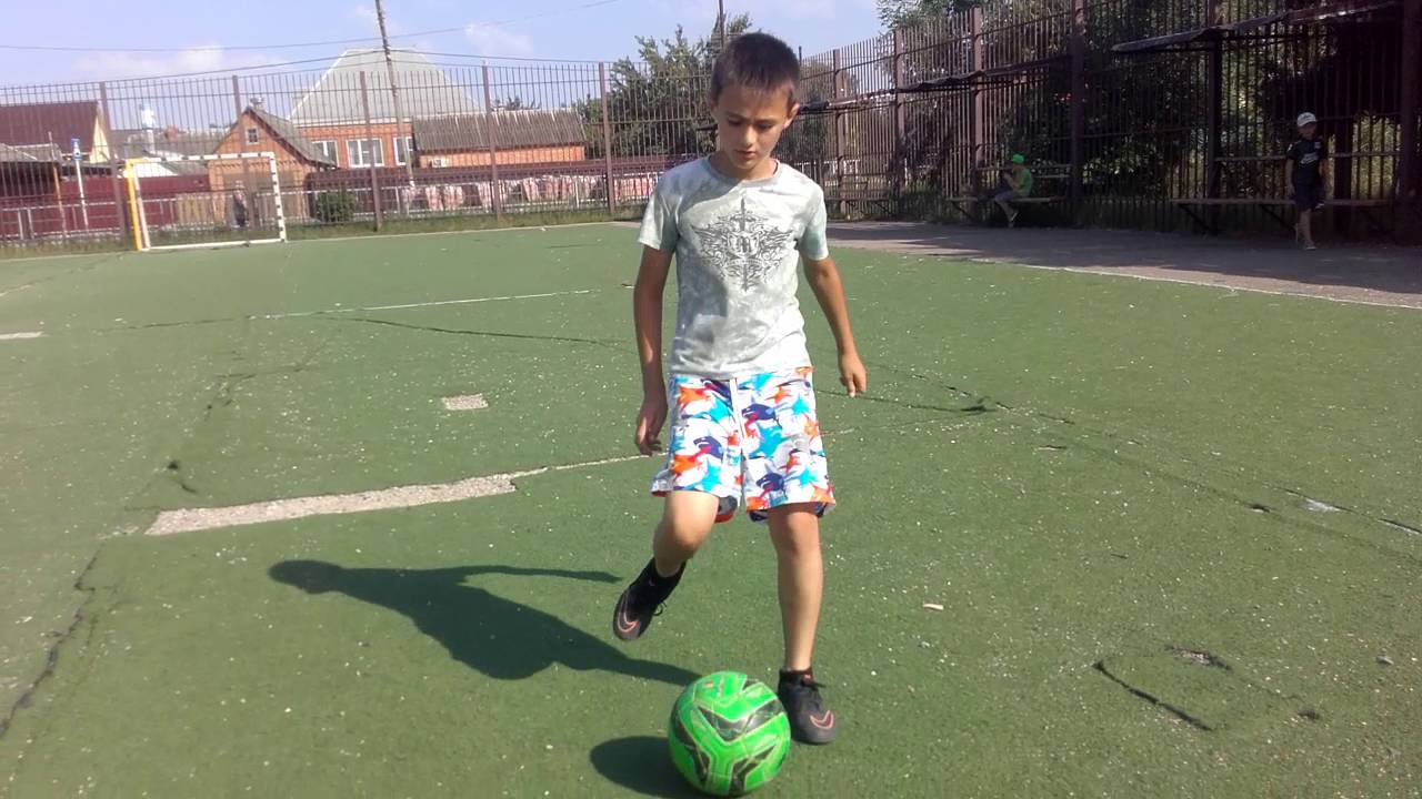 финт картинка для детей. футбольные финты для детей 7 лет. дриблинг в футболе. детский футбол финт. петр фомин футбол черемисиново.