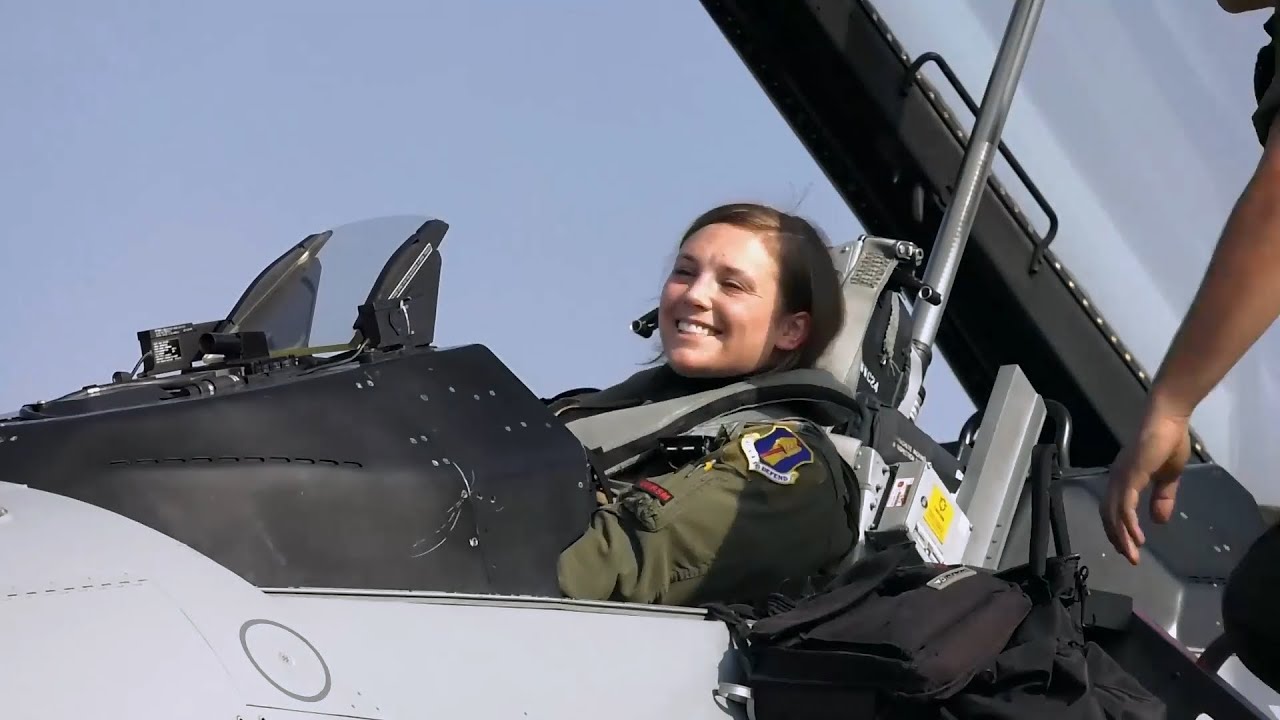 Elite Female F 16 Fighter Pilot In U S Forces Japan Capt Brittany Trimble 女性戦闘機パイロット Youtube