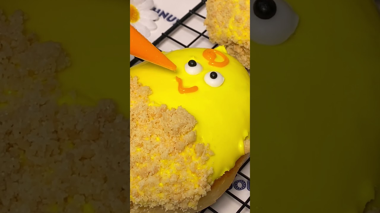 Vegan Easter doughnuts are here! 🐰🐣