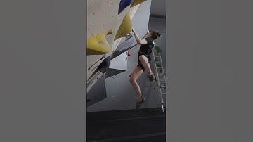 Route setting ⚒️ #routesetting #climbing #climber #bouldering #boulderingtraining