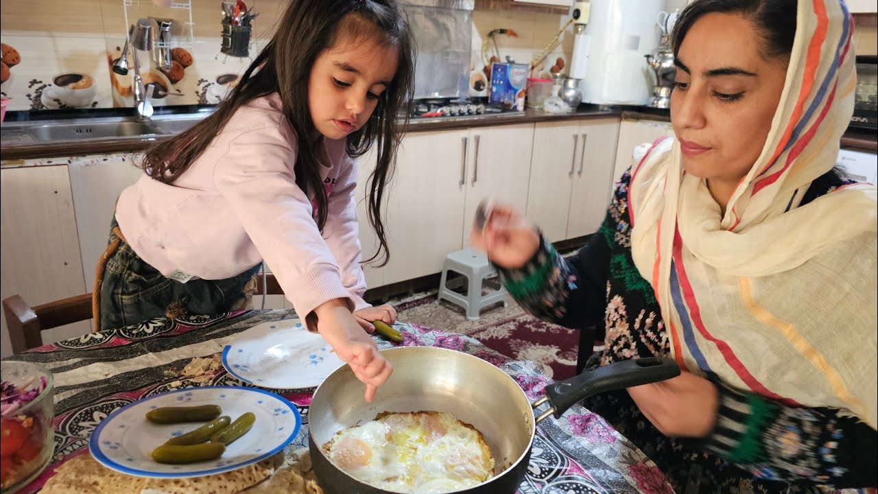 Lena's sweet tongue next to Fatima, her mother and grandmother
