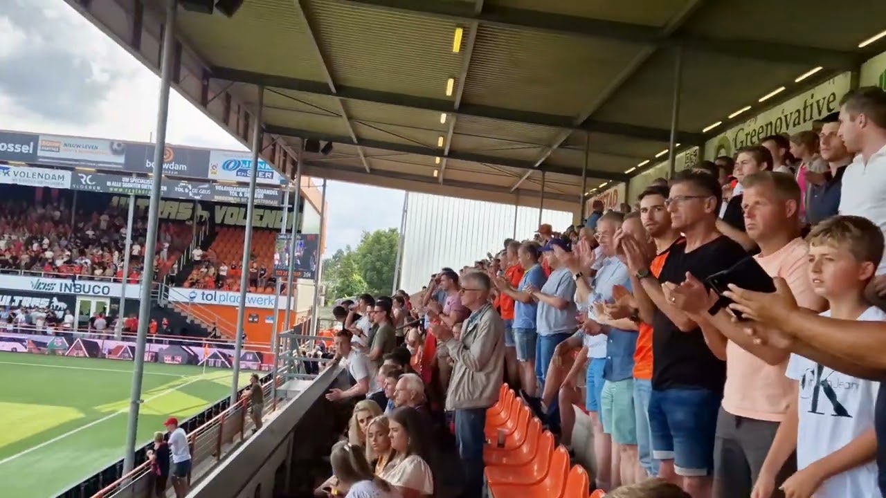 FC Volendam - FC Emmen 0-1 the players are entering the Kras Stadion 18.08.2024