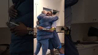 Mientras todos los jugadores aparecían junto a sus parejas en la ceremonia del Balón de Oro Ousmane