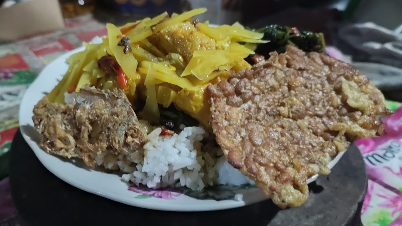 SAHUR PUASA KE 10 NASI PUTIH IKAN ASIN TEMPE GORENG TUMIS KANGKUNG SAYUR TAHU PEPAYA - Agus official