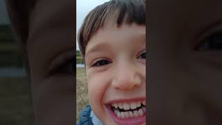 Su risa lo es todo. Nuestro mini influencer. #Vanlife #Motorhome #familia #fyp #pesca #camperlife