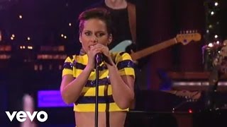 Alicia Keys - Girl On Fire (Live on Letterman) Resimi