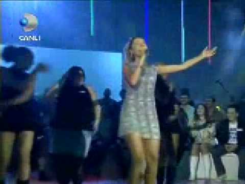 Hadise - 2009 Beyaz Show - Deli Oglan [Canli]