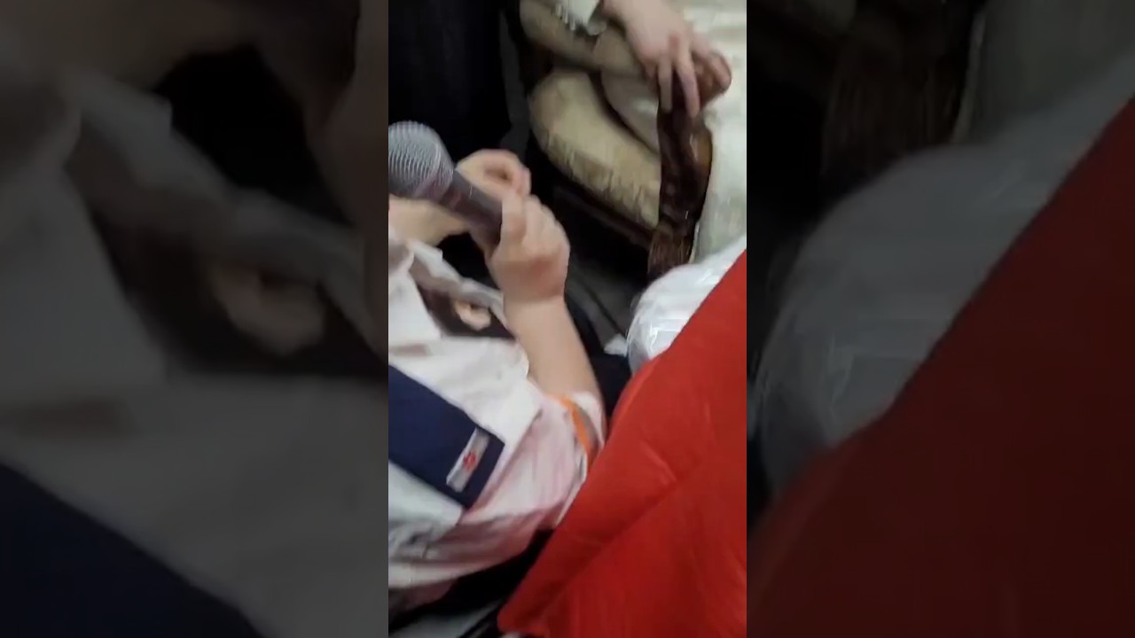 ילד הפלא ישראל גולדרייך פורץ בבכי בשירה קורעת לב I "הנני רופא לך" - מרדכי בן דוד