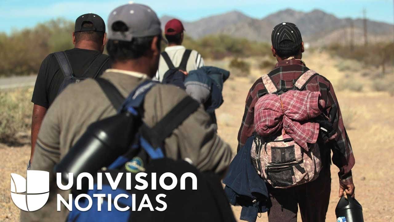 Inmigrantes cruzando la frontera en masa, lo que un equipo de Univision