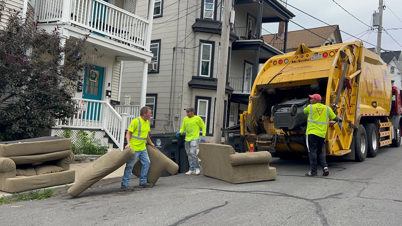 Capitol Waste’s Mack Garbage Truck VS Haverhill’s Bulky Trash Set Outs