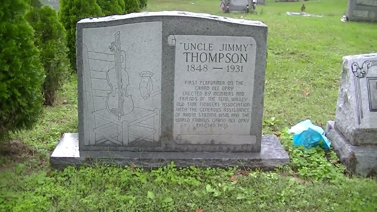 Он был самым первым артистом театра Grand Ole Opry, приехавшим в гости к дяде Джимми Томпсону.