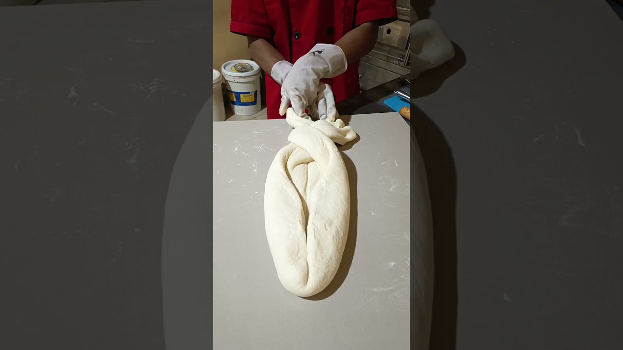 Very satisfying bread dough #bakeryowner  #koreanfood