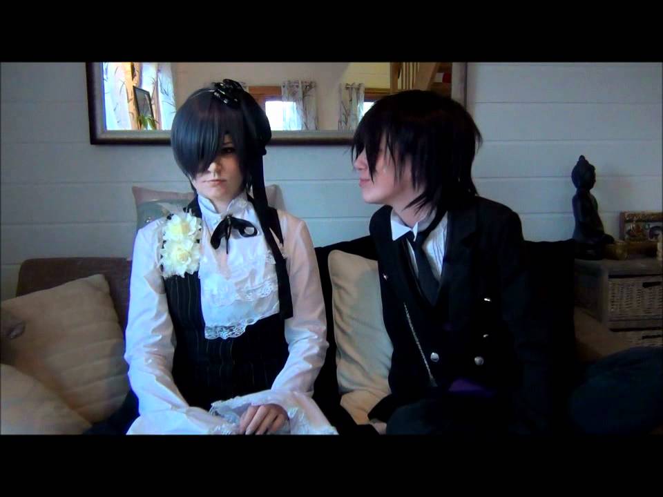 kuroshitsuji Cosplay: Sebastian vibrates