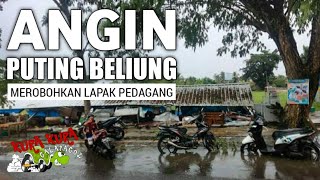 HUJAN DISERTAI ANGIN KENCANG MEROBOHKAN LAPAK PEDAGANG DI ALUN - ALUN GANDRUNGMANGU | BREAKING NEWS