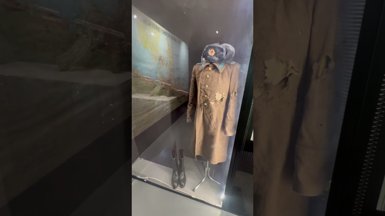 Cold War museum Warsaw! 🗺️🧳🗡️ 