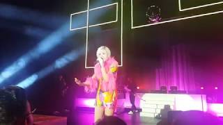 Carly Rae Jepsen - Store [Live]