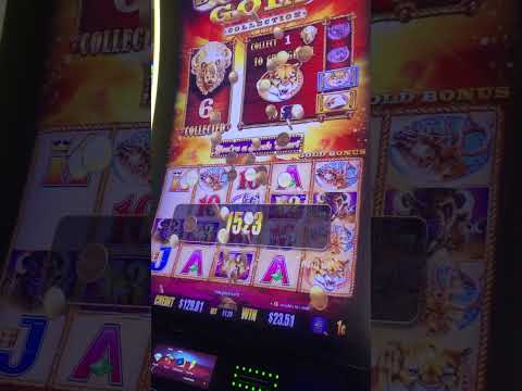 Check out this AWESOME old Sevens & Stars slot I played in Las Vegas! Old School 3 Reel Coin Slots!