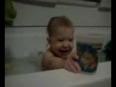 funny-baby-farting-and-laughing-in-tub