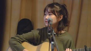 김수영 - 달이 나만 따라오네 라이브 언플러그드 공연 chords