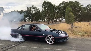 TURBO LS VS SS COMMODORE BURNOUT