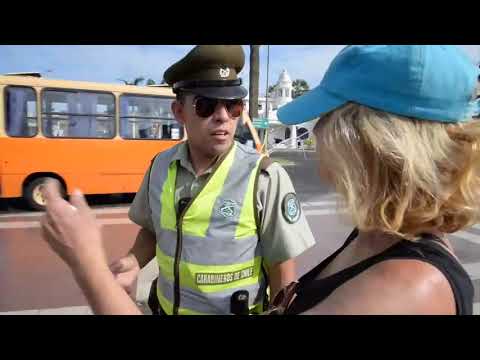 Carabinero sorprende a turistas hablando perfecto inglés