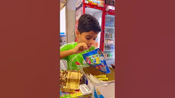 طفل يشتري حظ يانصيب وتطلعله فلوس وشغلات غريبه شوفو شصار 