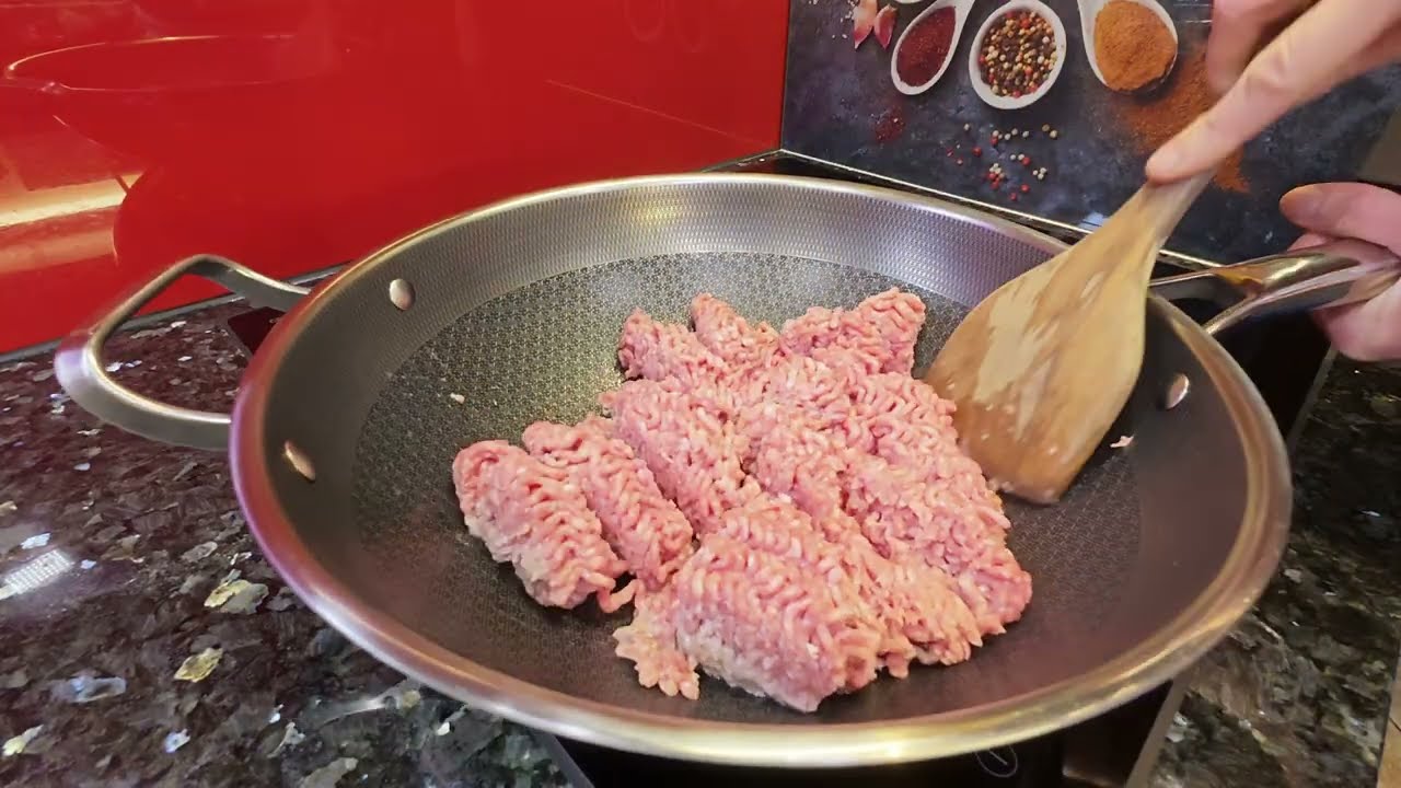 Hackfleisch aus dem Wok mit Gemüse und süß-würziger Sauce