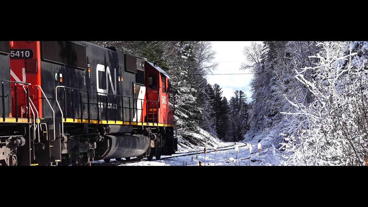 First snow in Herman 11/1/2024 and shove moves in L’Anse! - YouTube