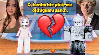 İki̇ Erkek Beni̇m İçi̇n Kavga Etti̇ Roblox Hikaye