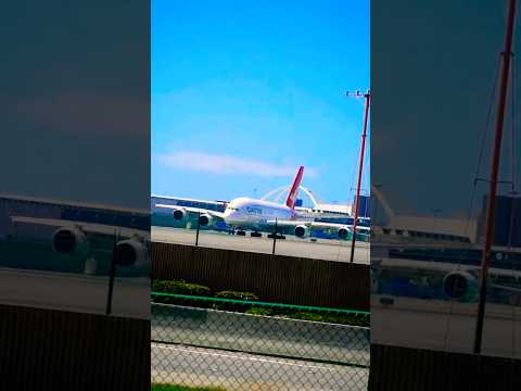 QANTAS GIANT HOLDING SHORT… NEXT MOVE IS TAKEOFF 😳✈️