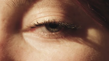 Can you tell when someone looks at you through a mirror?