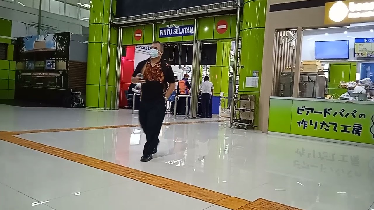 Atmosphere of the afternoon, departure gate of gambir jakarta station!!!