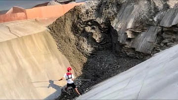 Barge unloading 4000 tons of phosphate ore - Today
