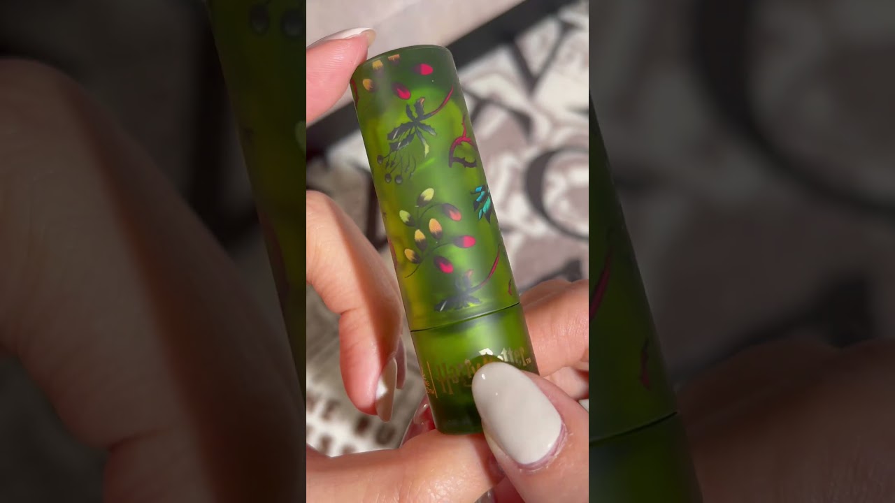 Unbox our Harry Potter x SHEGLAM Collection and get glam with Hogwarts-inspired makeup products! ⭐