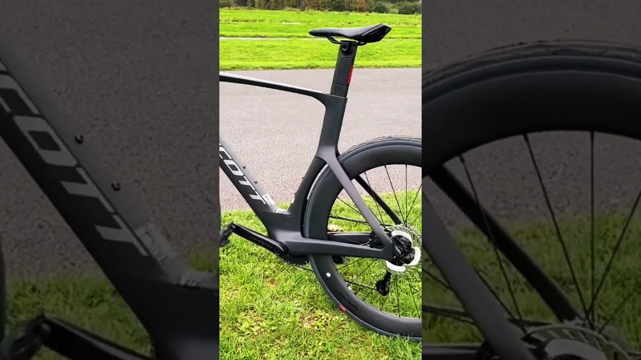 Scott foil RC 10 2025 in Carbon Black with the Syncros Aero Light. 